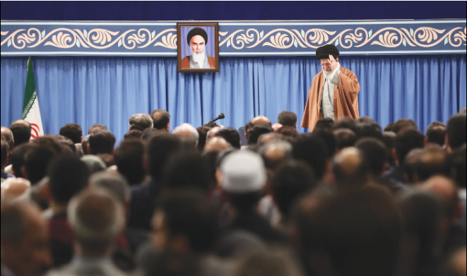 تاکید رهبر معظم انقلاب اسلامی به تولیدکنندگان و فرماندهان رونق اقتصادی