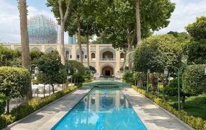 حوض‌های حیاط هتل عباسی اصفهان