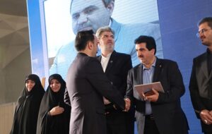 (در راستای ایفای نقش موثر در حوزه مسئولیت‌های اجتماعی، برگزیدگان نهمین جشنواره فرهیختگان دانشگاه آزاد اسلامی مورد حمایت بانک قرار می‌گیرند.