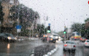بارش باران در برخی از جاده ها