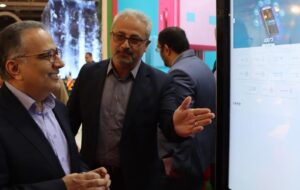 دیدار رئیس‌کل بیمه مرکزی و دبیرکل سندیکای بیمه‌گران ایران از غرفه‌ی بیمه دی