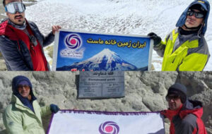 اهتزاز پرچم بانک ایران زمین بر فراز قله دماوند