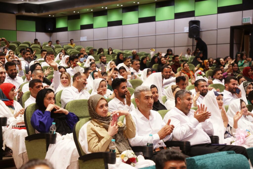 (گزارش تصویری مراسم توزیع ۱۰۰ سری جهزیه به زوج‌های خوزستانی توسط شرکت فولاد اکسین خوزستان