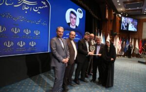 اعطای نشان عالی مدیرسال ۱۴۰۲ به مدیرعامل مس باهنر اعطای نشان عالی مدیرسال ۱۴۰۲ به مدیرعامل مس باهنر