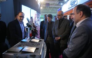 بازدید قائم‌مقام مدیرعامل شرکت سرمایه‌گذاری غدیر از غرفه شرکت فولاد غدیر نی‌ریز در نمایشگاه متافو