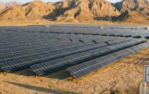 (آغاز پروژه ۳۰۰ مگاواتی نیروگاه خورشیدی «رازی اصفهان»؛ گام اول بانک گردشگری در رفع ناترازی برق کشور